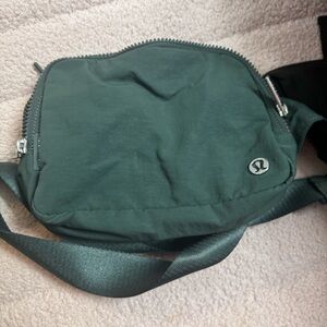 Lululemonn belt bag 2l